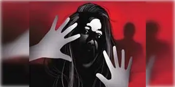 Read more about - Bhupatinagar | জয়নগরে বাড়িতে ঢুকে মহিলাকে ধর্ষণ করে খুনের অভিযোগ!  অভিযুক্তকে গণপিটুনি গ্রামবাসীদের