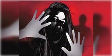 Read more about - Bhupatinagar | জয়নগরে বাড়িতে ঢুকে মহিলাকে ধর্ষণ করে খুনের অভিযোগ!  অভিযুক্তকে গণপিটুনি গ্রামবাসীদের