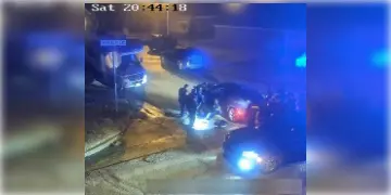 Read more about - আমেরিকায় পুলিশের হাতে আবারও কৃষ্ণাঙ্গের মৃত্যু, শেষ মুহূর্তে চিৎকার করছিলেন নিকোলস!