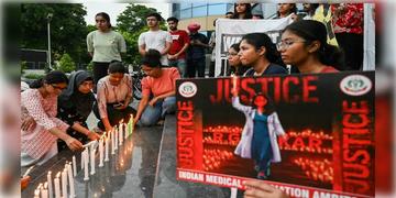 Read more about - R G Kar | মেয়ের জন্য সুবিচারের দাবিতে পথে নামতে পারেন 'তিলোত্তমা'র মা বাবাও! সন্দীপের বিরুদ্ধে দুর্নীতি মামলার তদন্তেও CBI