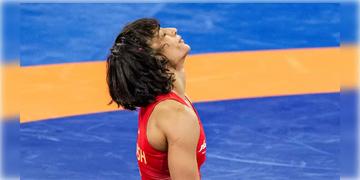 Read more about - Vinesh Phogat ।  বাড়তি ওজন থাকায় ৫০ কেজি বিভাগ থেকে 'ডিস্কোয়ালিফায়েড'! পদক নিশ্চিত করার পরের দিনই বাতিল ভিনেশ