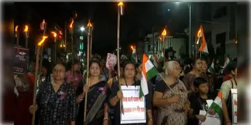 Read more about - R G Kar | আরজি কর ঘটনার ৩০ দিন অতিবাহিত, ‘ উই ডিমান্ড জাস্টিস’ স্লোগান তুলে পথে 'তিলোত্তমা’র পরিবার