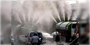 Read more about - Delhi Pollution । দূষণ থেকে বাঁচাতে পারে বৃষ্টিই ! ভরা শীতে কৃত্রিম বৃষ্টির দাবি করলো দিল্লি