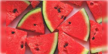 Read more about - গরমে ঠান্ডা তরমুজের স্বাদ উপভোগ করতে কী তা কেটে ফ্রিজে রাখছেন? জানুন তাহলে কত বড় ভুল করছেন