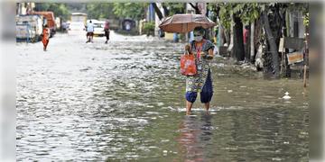 Read more about - Weather Update | ভারী বর্ষণের জেরে জেরবার কলকাতা, একনজরে দেখে নিন মহানগরীর আজকের আবহাওয়া আপডেট