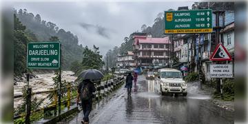 Read more about - Rain Alert | বিপর্যস্ত উত্তরবঙ্গ, আগামী ৭২ ঘন্টায় ভারী বর্ষণের সতর্কতা, ভাসবে কোন কোন জেলা?