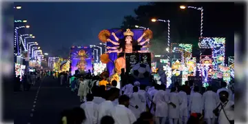 Read more about - Durga Puja Carnival | রেড রোডে দুর্গাপুজো কার্নিভালের জেরে বন্ধ একাধিক রাস্তা, নিষিদ্ধ পার্কিং! কোথায় কোথায়? জেনে নিন