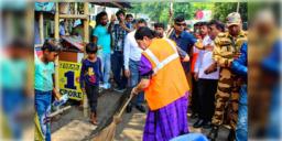 Read more about - Contractual Workers | দু’বেলা কাজ করলে বেতনও হবে দ্বিগুণ! পুরসভার অস্থায়ী সাফাই কর্মীদের নিয়ে বড় ঘোষণা পুরমন্ত্রীর!