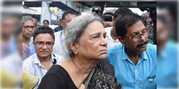 Read more about - Meera Bhattacharjee | হাসপাতালে চিকিৎসাধীন বুদ্ধদেব-জায়া মীরা! তৈরী হয়েছে মেডিক্যাল বোর্ড!কেমন আছেন এখন?