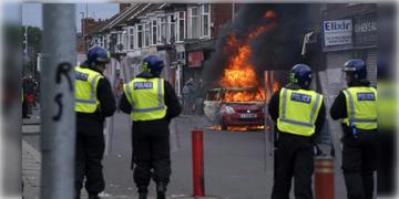 Read more about - United Kingdom | ব্রিটেনে সাম্প্রদায়িক অশান্তি! ঘুরতে যাওয়া নিয়ে ভারতীয়দের সতর্ক করলো হাই কমিশন