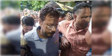 Read more about - Sandip Ghosh | সন্দীপ ঘোষকে ঘিরে আদালত চত্বরেই  উঠলো ‘জাস্টিস’ স্লোগান, ছোড়া হলো জুতােও