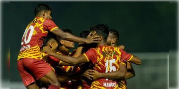 Read more about - Santosh Trophy | ৮ বছর পর সন্তোষ ট্রফি জয়ের হাতছানি! সার্ভিসেসকে ৪-২ গোলে উড়িয়ে দিলো বাংলা