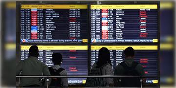 Read more about - Indian Airports | পরিস্থিতি স্বাভাবিক, দেশের ৩২ বিমানবন্দরে ফের চালু হচ্ছে পরিষেবা!