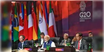 Read more about - ভারতীয়দের জন্য বিরাট চমক, জি-২০ প্রেসিডেন্সি মোদীর হাতে তুলে দিলেন ইন্দোনেশিয়ার রাষ্ট্রপতি