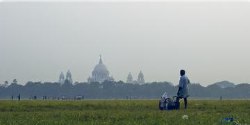 Read more about - Kolkata Air Pollution | দূষণে রাজধানীকে টক্কর কলকাতার! ময়দান এলাকায় "অতি খারাপ" বায়ুর মান