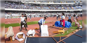 Read more about - Yuva Bharati Case | যুবভারতীকাণ্ডের জল গড়াল হাইকোর্টে! দায়ের জনস্বার্থ মামলা!