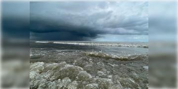Read more about - Weather Update | উত্তাল বঙ্গোপসাগর, মৎস্যজীবীদের সমুদ্রে যেতে নিষেধ, বঙ্গে জারি রেড অ্যালার্ট