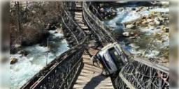 Read more about - Sikkim Bailey Bridge Collapsed । সিকিমে ভেঙে পড়লো কাটাও ও লাচুংয়ের মধ্যবর্তী বেইলি ব্রিজ
