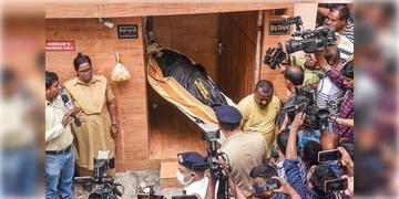 Read more about - Tangra Case | “শ্বাস আটকে মরার অভিনয় করেছি”! বুদ্ধির জেরে কোনওমতে প্রাণে রক্ষা ট্যাংরা-কাণ্ডের প্রসূন দে'র ছেলের!