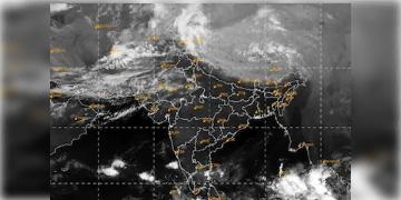 Read more about - ফের ঘূর্ণাবর্ত তৈরী হচ্ছে, বাংলার আবহাওয়ার বদল ঘটতে পারে বলে বড় পূর্বাভাস দিচ্ছে হাওয়া অফিস