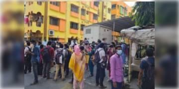 Read more about - দুয়ারে সরকার দ্বিতীয় দফার শিবির বন্ধ হচ্ছে ভবানীপুর- মুর্শিদাবাদে, বিতর্ক এড়াতে সতর্ক জারি নবান্নে