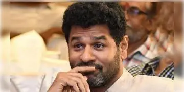 Read more about - ফিজিয়োথেরাপিস্টের সঙ্গে গাঁটছড়া বাঁধলেন বলিউডের মাইকেল জ্যাকশন প্রভুদেবা!