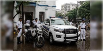 Read more about - Dial 112 | মহালয়ায় রাজ্যে চালু '১১২' পরিষেবা, পুলিশের বহরেযুক্ত হলো নতুন গাড়ি-বাইক!