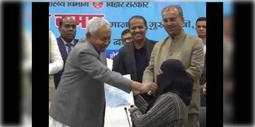 Read more about - Bihar | ভরা সভায় হিজাবে টান মুখ্যমন্ত্রী নীতীশের! চাকরিতে জয়েনই করলেন না মহিলা চিকিৎসক