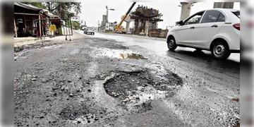 Read more about - Road Repair | পুজোর আগে কলকাতার বেহাল রাস্তা সংস্কারে তৎপর পুরসভা! অনুষ্ঠিত হলো বৈঠক!