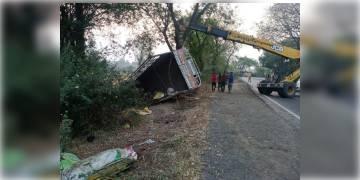 Read more about - মর্মান্তিক পথ দুর্ঘটনা, মহারাষ্ট্রের জলগাঁওয়ে ট্রাক উল্টে হত ১৬ শ্রমিক