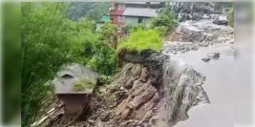 Read more about - Sikkim Disaster | সিকিমে আটকে পড়া পর্যটকদের জন্য হেল্পলাইন চালু করলো পশ্চিমবঙ্গ রাজ্য সরকার!