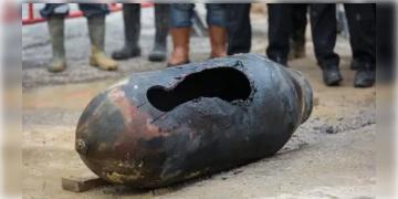 Read more about - WWII Bomb | হংকংয়ের ঘনবসতিপূর্ণ এলাকায় মিলল দ্বিতীয় বিশ্বযুদ্ধের বোমা! তড়িঘড়ি সরানো হলো ৬০০০ বাসিন্দাকে