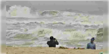 Read more about - কালীপুজোর আগেই কি আঘাত হানবে সাইক্লোন সিতরাং? একনজরে জেনে নিন আবহাওয়া দফতরের পূর্বাভাস