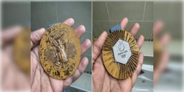 Read more about - Olympic Medal Tarnish Scandal | রং উঠছে অলিম্পিক পদক থেকে ! ক্ষোভে মেডেল ফেরত ১০৭ খেলোয়াড়ের