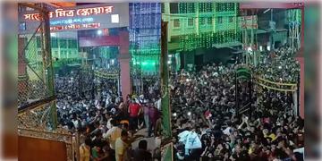 Read more about - Santosh Mitra Square | প্রতিপদে সন্তোষ মিত্র স্কোয়্যারের পুজো উদ্বোধন মুখ্যমন্ত্রীর, মণ্ডপে নেমেছে মানুষের ঢল