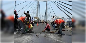 Read more about - Vidyasagar Bridge | চলছে মেরামত, রবিতে বন্ধ দ্বিতীয় হুগলি সেতু, যানবাহন চলবে কোন পথে?