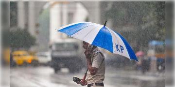 Read more about - Weather Update। মৃদু ঝড়বৃষ্টির আশঙ্কা মহানগরে, একনজরে দেখে নিন কলকাতার আজকের আবহাওয়া আপডেট