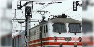 Read more about - পশ্চিমবঙ্গের যাত্রীদের সুবিধার্থে চালানো হল সুপার ফাস্ট স্পেশাল, জেনে নেওয়া যাক এই ট্রেনের রুট