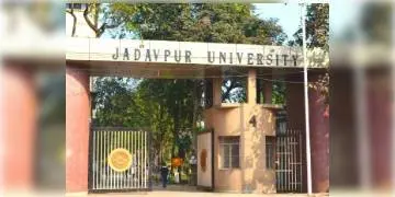 Read more about - মিথ্যে বিয়ের প্রতিশ্রুতি দিয়ে ধর্ষণ! অভিযুক্ত অধ্যাপককে পদ থেকে সরাল যাদবপুর বিশ্ববিদ্যালয়