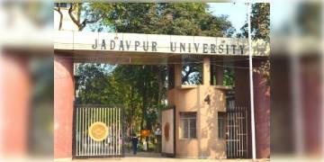 Read more about - মিথ্যে বিয়ের প্রতিশ্রুতি দিয়ে ধর্ষণ! অভিযুক্ত অধ্যাপককে পদ থেকে সরাল যাদবপুর বিশ্ববিদ্যালয়