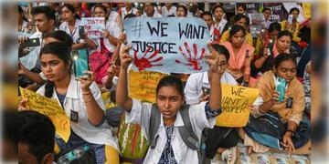 Read more about - Junior Doctor Protest | মহালয়ার আগেই আন্দোলনের পরবর্তী রূপরেখা সামনে আনবেন জুনিয়র ডাক্তাররা?