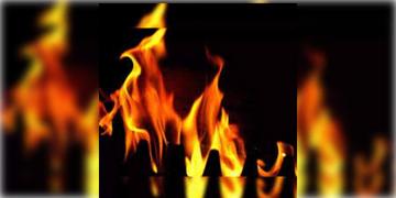 Read more about - Howrah Fire | ভরসন্ধ্যায় চলন্ত গাড়িতে ভয়াবহ অগ্নিকান্ড, দ্বিতীয় হুগলি সেতুতে ব্যাহত যান চলাচল