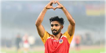 Read more about - Eastbengal vs Kerala Blasters | ISLএ কেরল ব্লাস্টার্সকে ২:১ গোলে হারিয়ে জয়ের মুকুট হাসিল করলো ইস্টবেঙ্গল