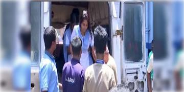 Read more about - Red Road | রেড রোডে স্বাধীনতা দিবসের অনুষ্ঠান চলাকালীন অসুস্থ প্রায় ৩৫ জন পডু়য়া! ভর্তি করা হলো SSKM-এ!