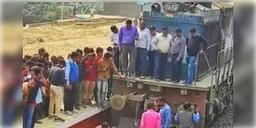 Read more about - দীর্ঘ প্রায় ৮৭ বছর পর ট্রেন এসে দাঁড়ালো, উদ্বেল নির্মলবাসী 