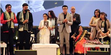 Read more about - KIFF । কলকাতা আন্তর্জাতিক চলচ্চিত্র উৎসবের উদ্বোধনে হালকা মেজাজে মুখ্যমন্ত্রী, গ্ল্যামারের ছোঁয়ায় উজ্বল মঞ্চ