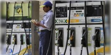 Read more about - মূল্যবৃদ্ধিতে ফের রেকর্ড! মুম্বইয়ে সেঞ্চুরি গড়লো পেট্রল, ১০০ টাকা লিটারের পথে কলকাতাও