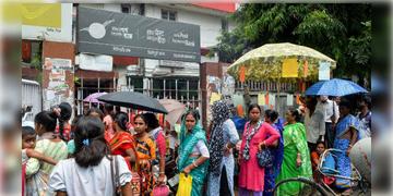 Read more about - Annapurna Yojana | অন্নপূর্ণা যোজনার ফর্ম ফিলআপে দিতে হবে বাড়ির বাচ্চার স্কুলের তথ্যও! আর কী কী তথ্য লাগবে?