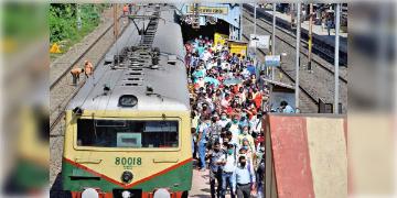 Read more about - Sealdah Train Cancel | সপ্তাহান্তে রেলপথে ভোগান্তি! রেলট্র্যাক রক্ষণাবেক্ষণের কাজের জন্য বাতিল ৪২টি লোকাল ট্রেন!
