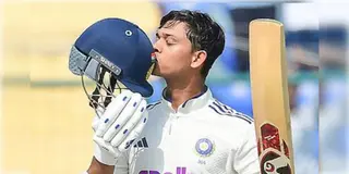 Read more about - Yashasvi Jaiswal | যশস্বীর 'যশ' বাড়লো, সেঞ্চুরি হাঁকিয়ে শচীন-ব্র্যাডম্যানদের প্রায় ছুঁয়ে ফেললেন তরুণ বাঁ-হাতি তারকা!